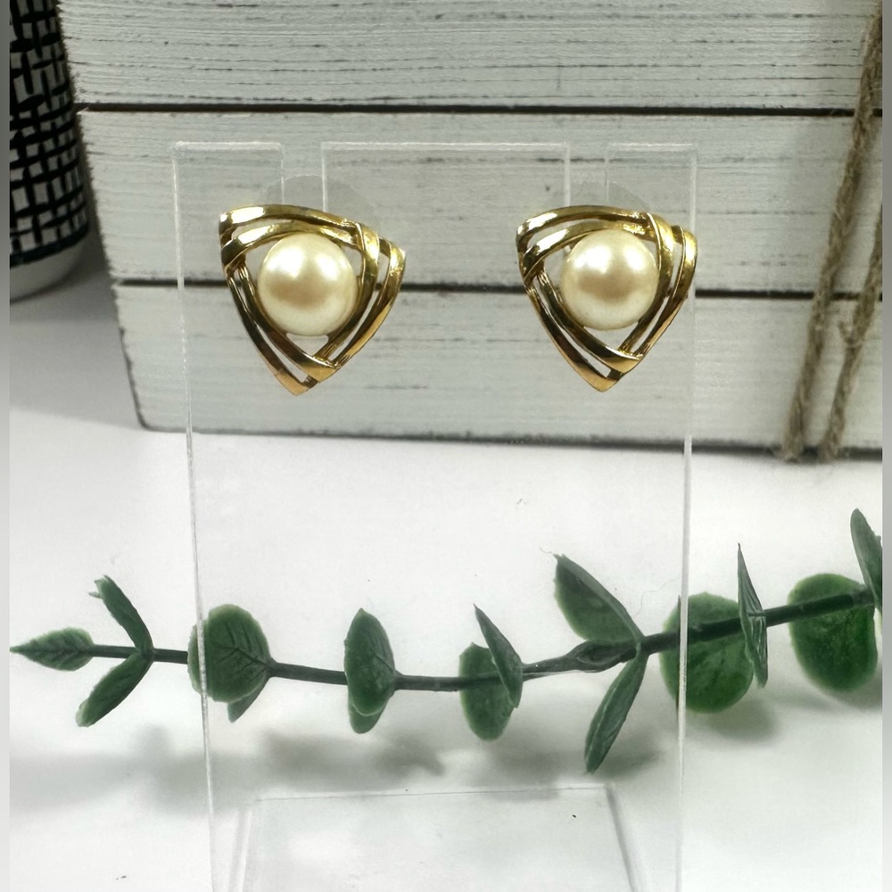 💛Vintage 1970s Richlieu Pearl & Gold Earrings Pierced